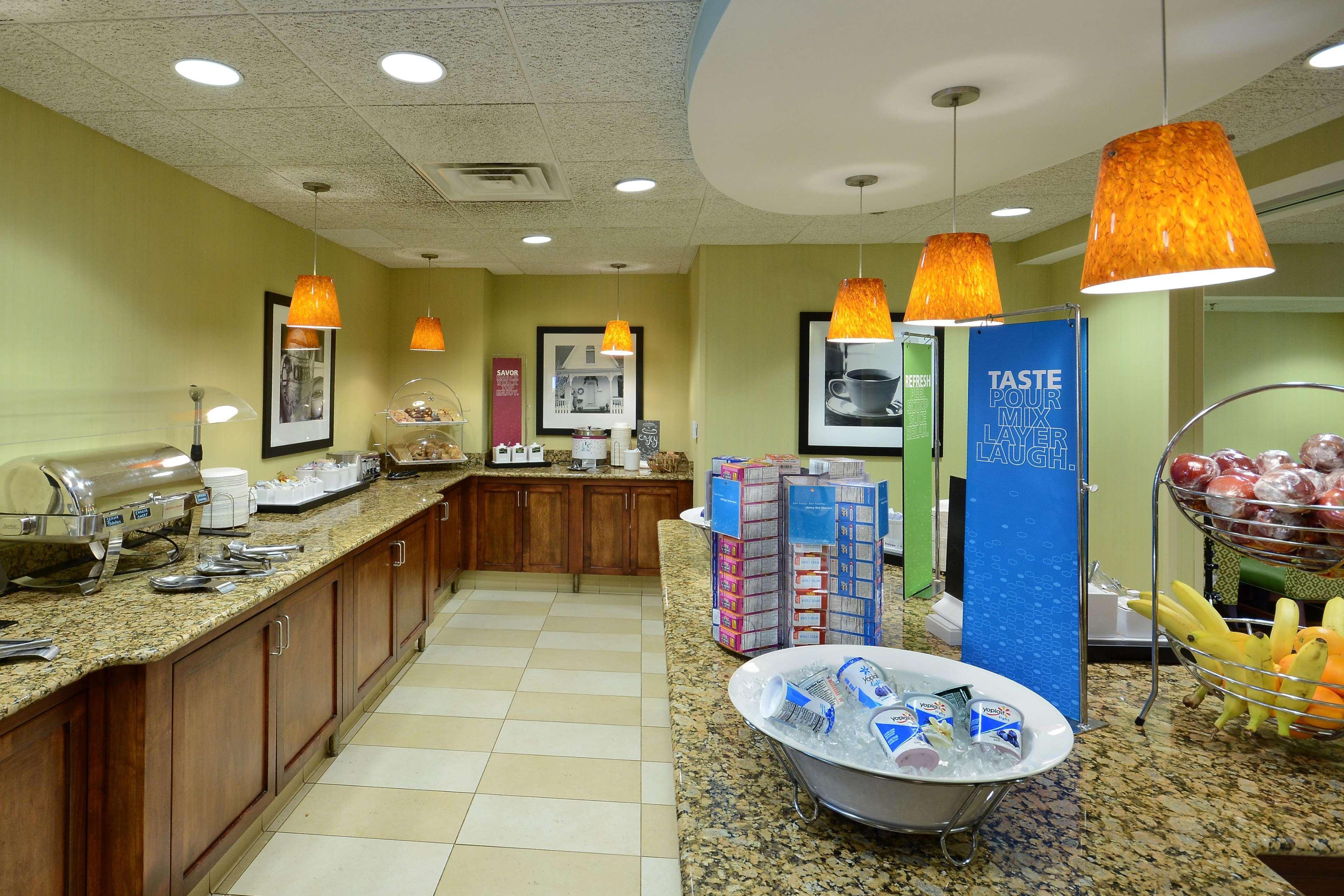 Hampton Inn Raleigh/Town Of Уейк Форест Екстериор снимка