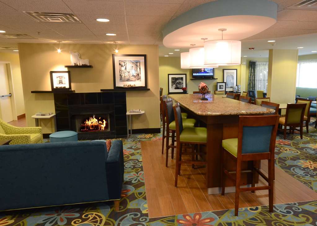 Hampton Inn Raleigh/Town Of Уейк Форест Интериор снимка